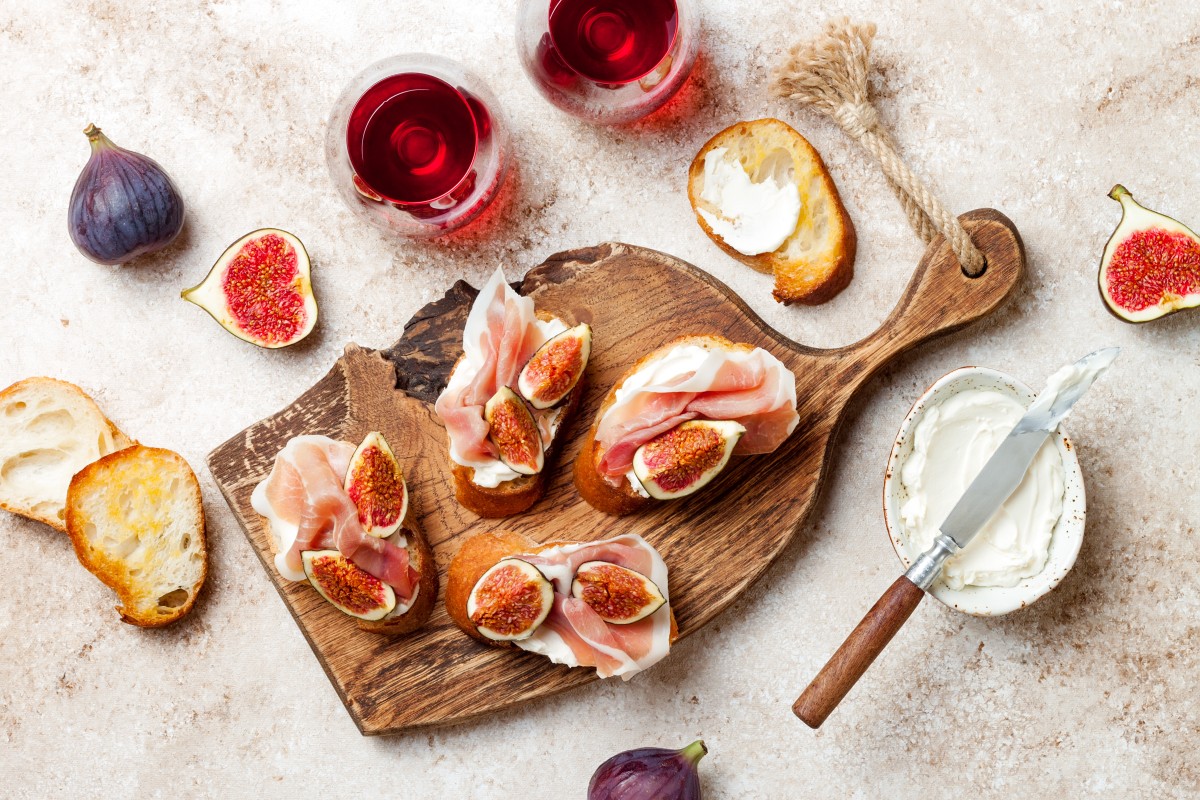 Закуски к вину: 8 идеальных вариантов