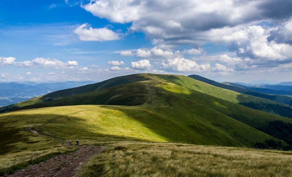 Боржавский хребет и озеро Синевир