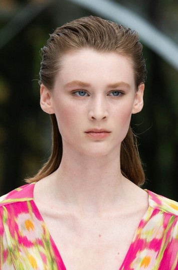 Лак для волос: все, что нужно знать о бьюти-средстве