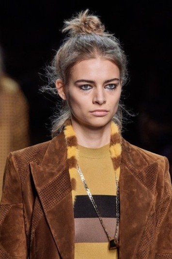 Лак для волос: все, что нужно знать о бьюти-средстве