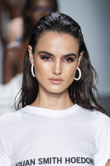 Лак для волос: все, что нужно знать о бьюти-средстве