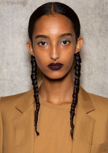 Лак для волос: все, что нужно знать о бьюти-средстве