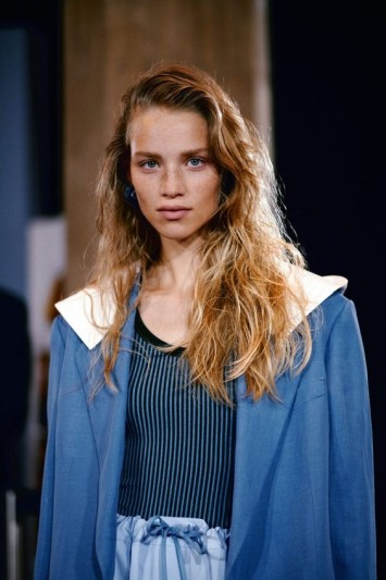 Лак для волос: все, что нужно знать о бьюти-средстве