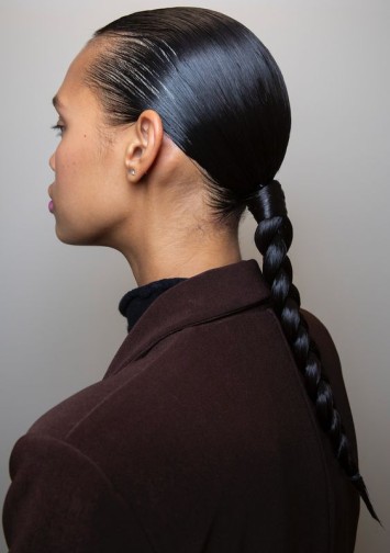 Лак для волос: все, что нужно знать о бьюти-средстве