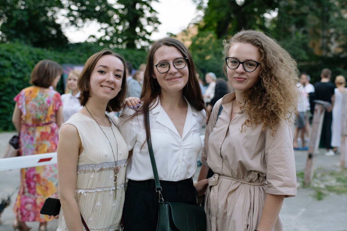 Event: открытие новой картинной выставки Boys by Girls