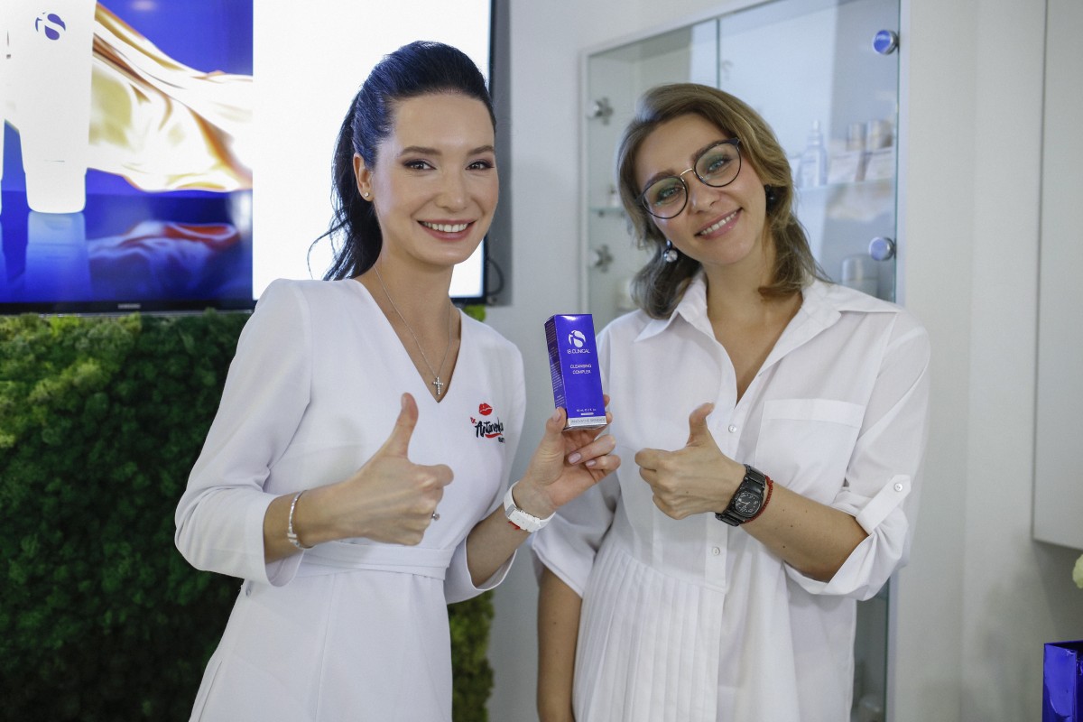 Гости угощались фирменными напитками Good Girl, легкими десертами Côlette, отправлялись на экскурсию по современной клинике, а также знакомились с прибывшими новинками.