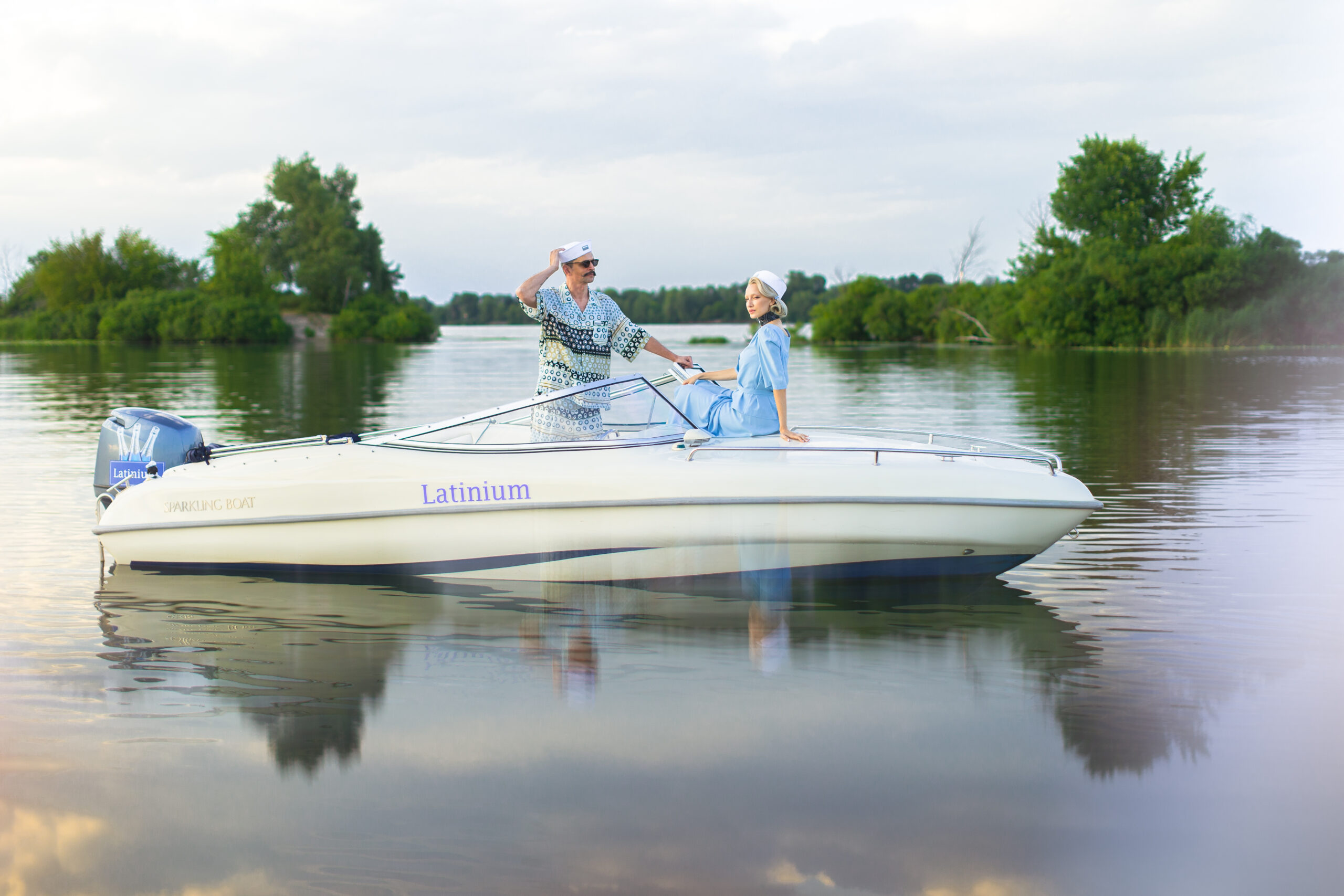 Олимпия Вайтмусташ и Алексей Гладушевский в кампейне Sparkling Boat Kyiv