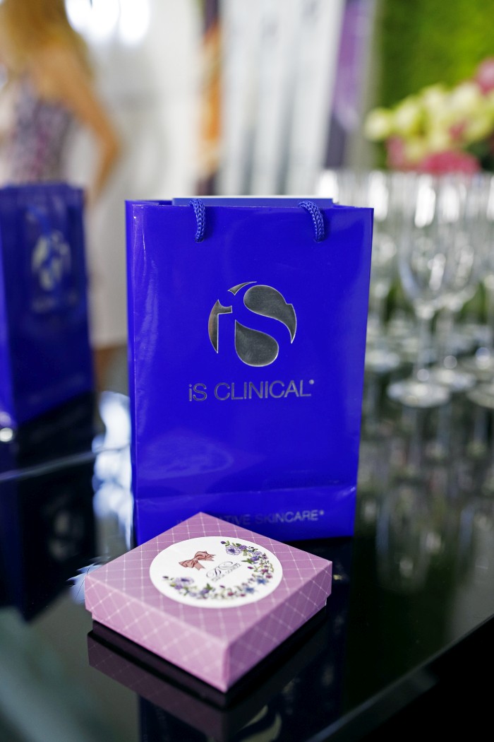 Гости угощались фирменными напитками Good Girl, легкими десертами Côlette, отправлялись на экскурсию по современной клинике, а также знакомились с прибывшими новинками.