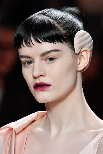 мини-челкаFendi