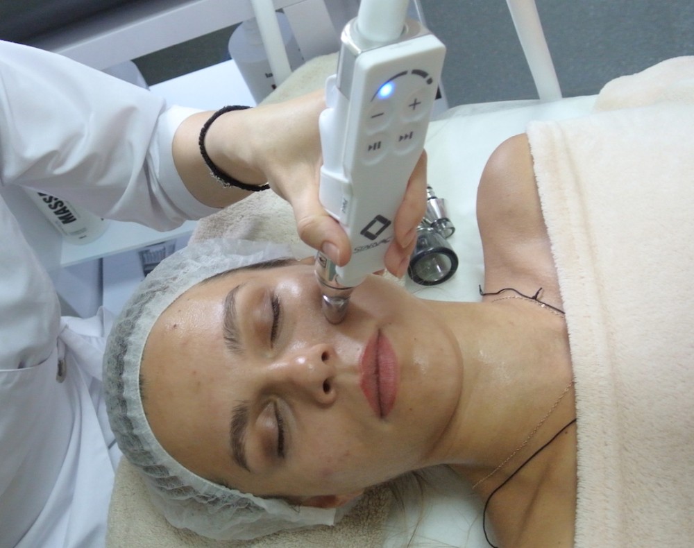 Апаратні методики для догляду за шкірою губ: топ-3