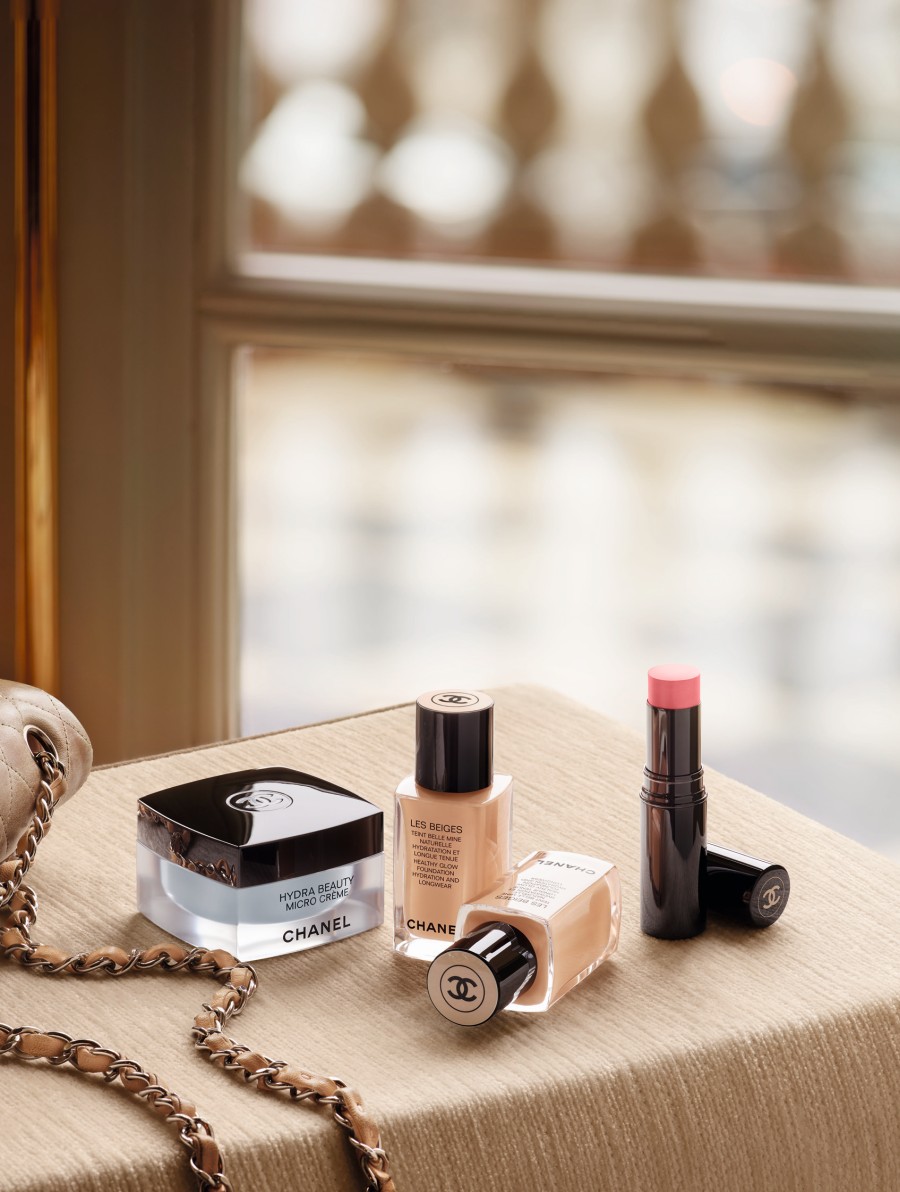 Les Beiges Healthy Glow Foundation Hydration and Longwear