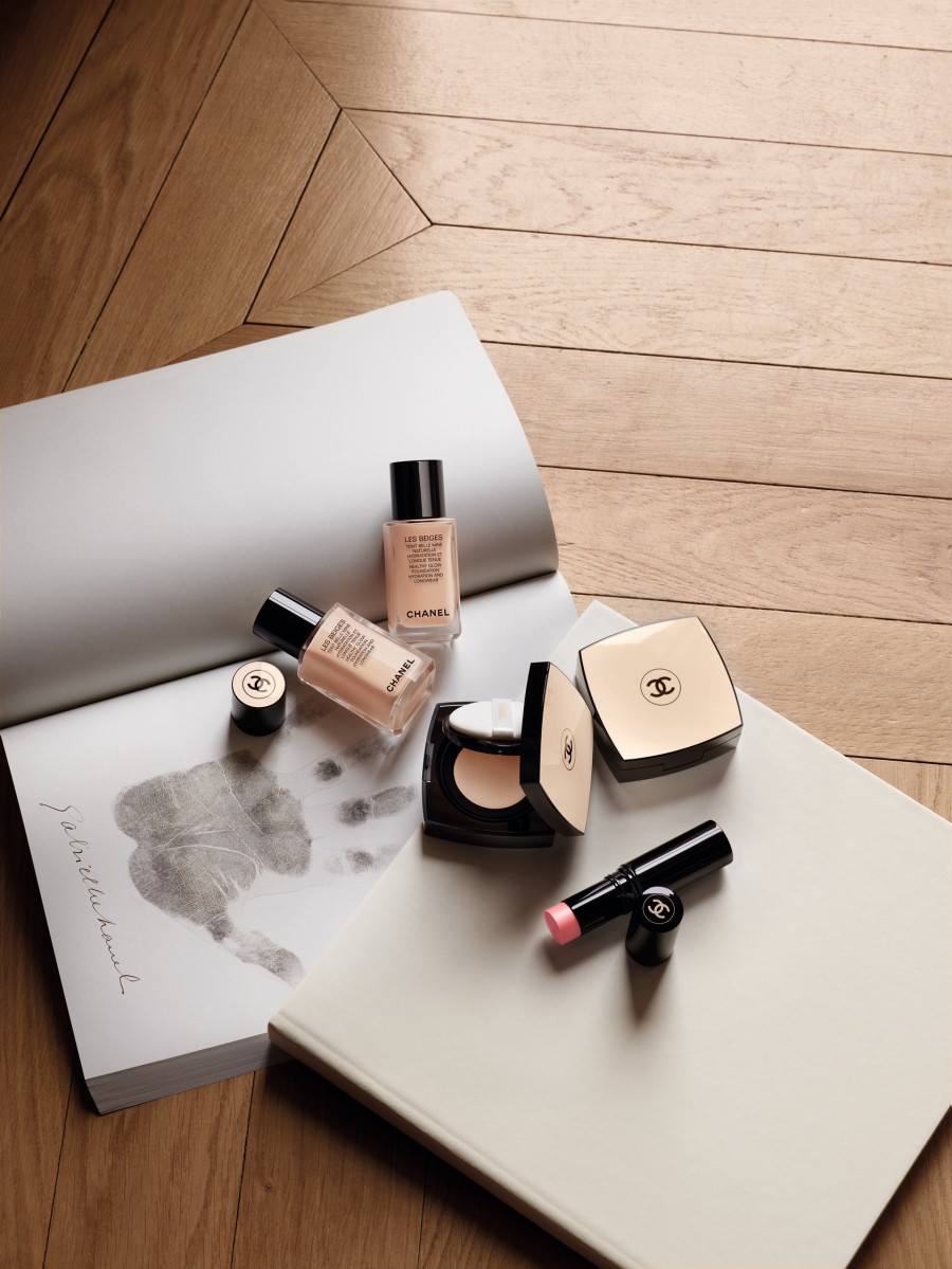 Les Beiges Healthy Glow Foundation Hydration and Longwear