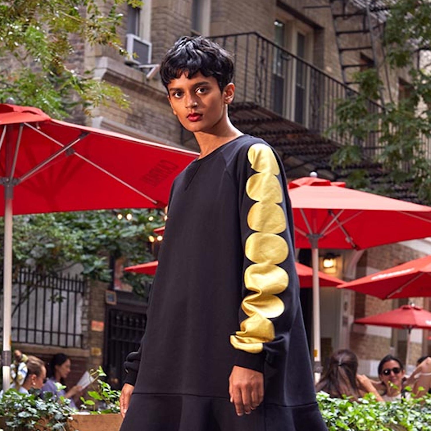 Cynthia Rowley: мягкие волны и красные губы