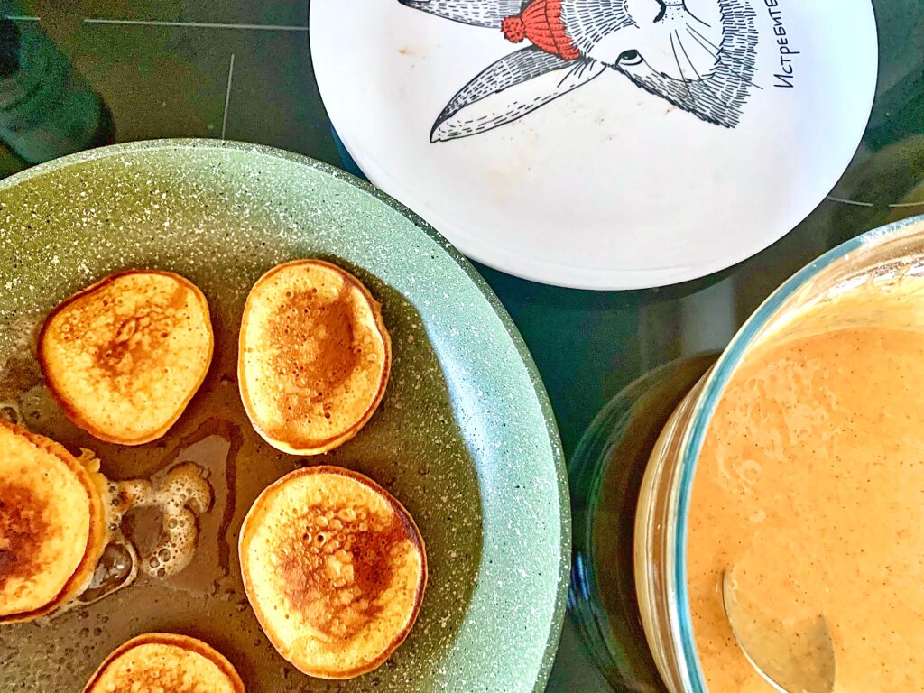 Тыквенные пряные оладьи: пошаговый рецептт