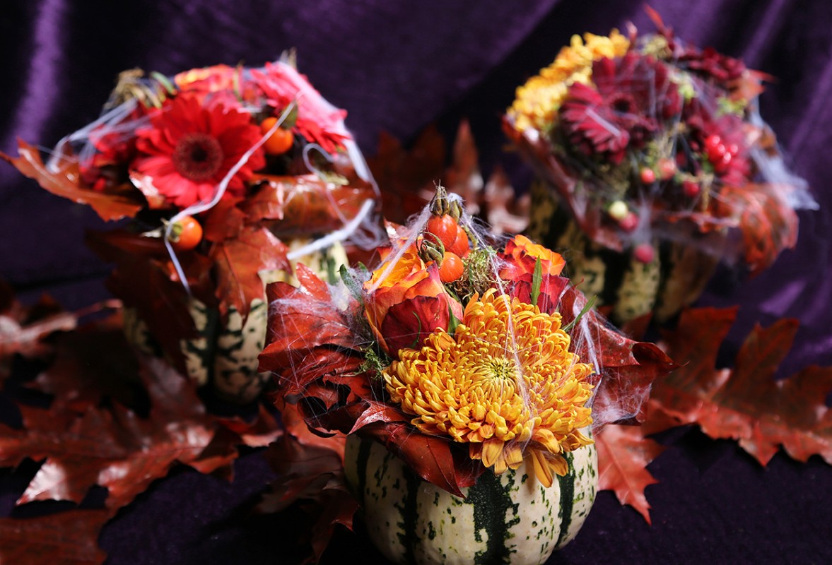 Хэллоуин 2020: “светильник Джека”, тыквы с цветами и декораторы