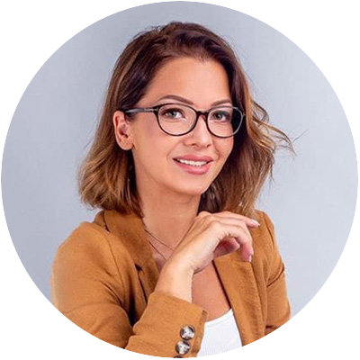 Наталия Марченко проводит консультации на картах Таро