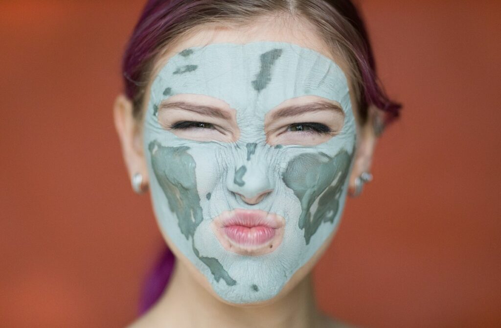 Маска из голубой глины
