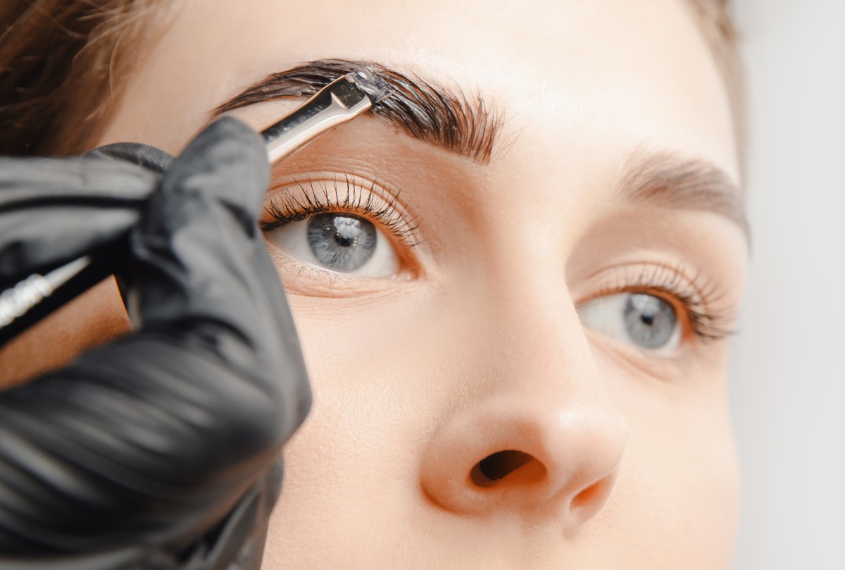 Окрашивание бровей