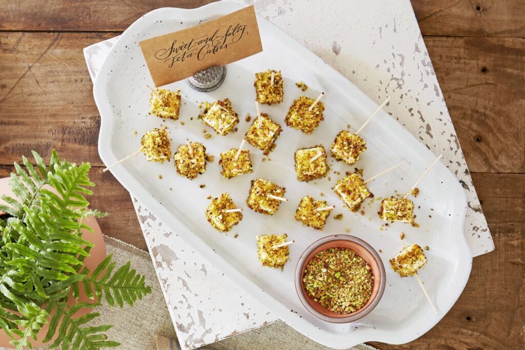 Солоно-солодкі кубики з сиру фета