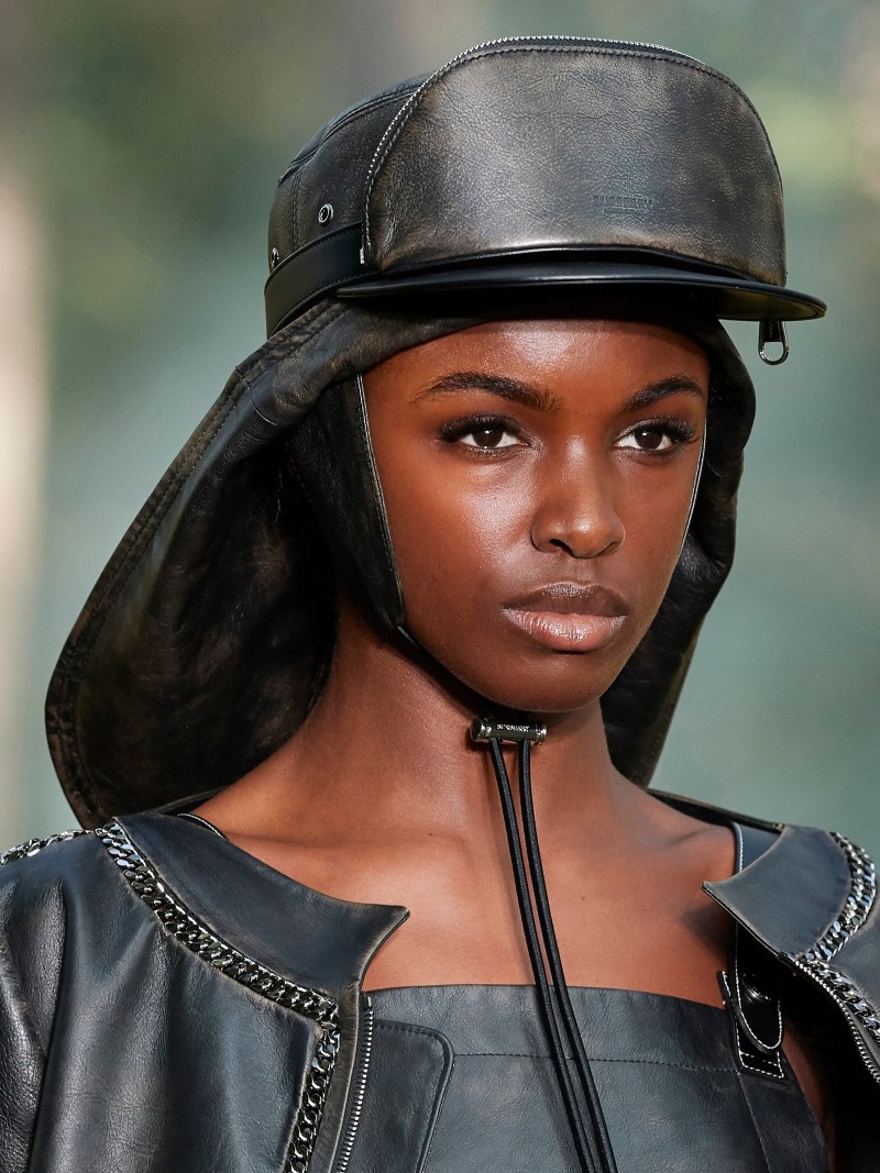 Больше цвета: 10 главных бьюти-трендов весны 2021