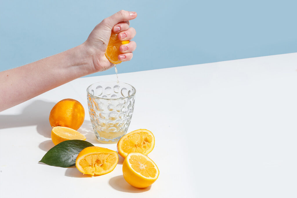 Вода з лимоном натщесерце: кому допомагає, а кому шкодить
