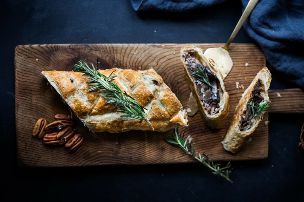 Грибной веллингтон с травами