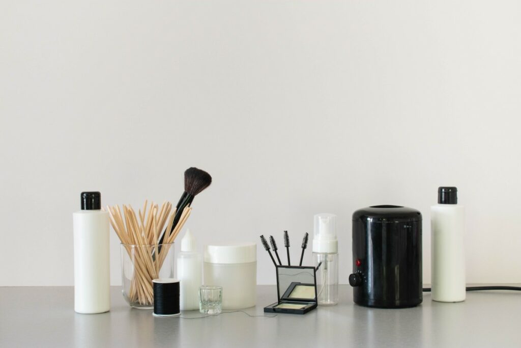 Как снять нарощенные ресницы дома: советы и видеоинструкция