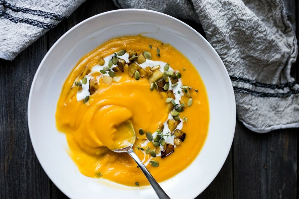Суп-пюре из тыквы и яблок