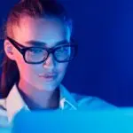 Blue light skincare: как защитить кожу от синего света