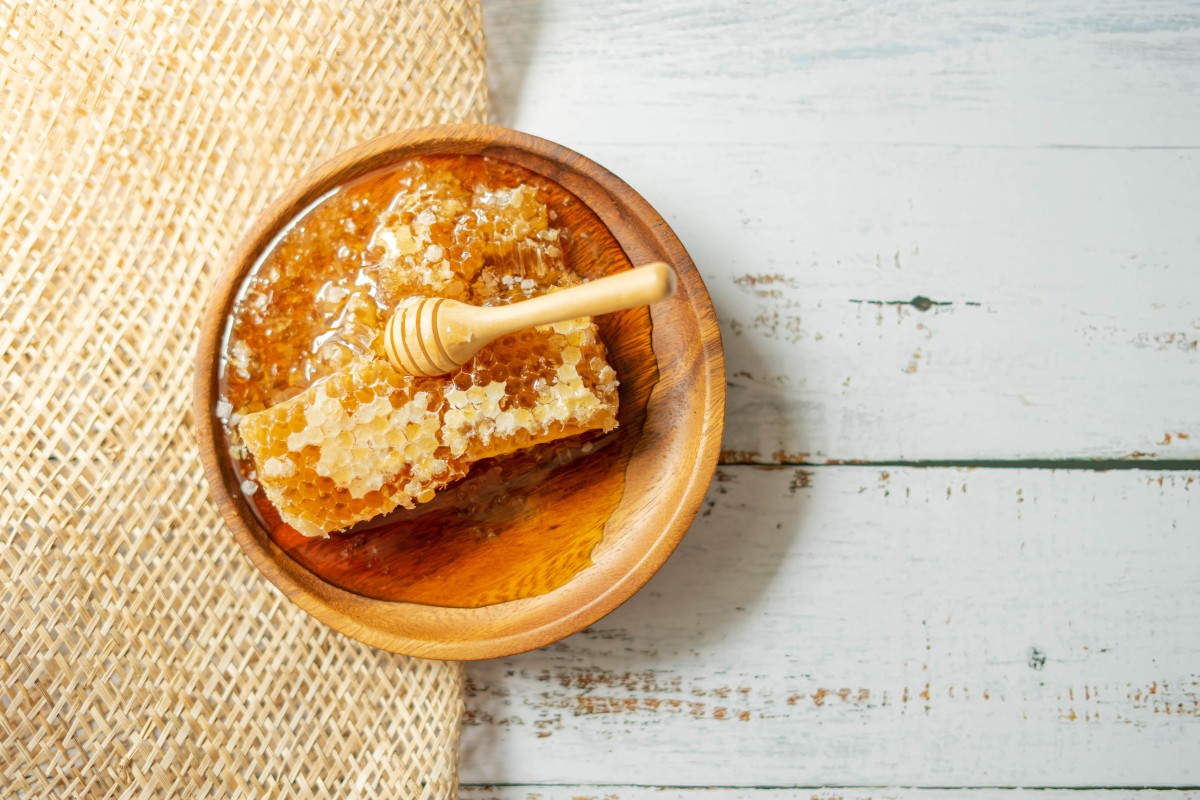 Медовий масаж тіла