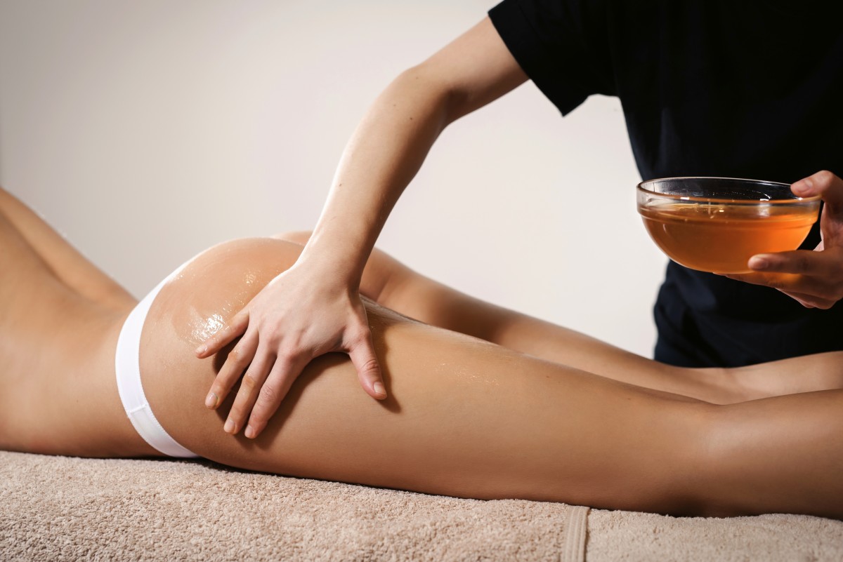 Медовий масаж тіла