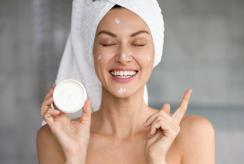 Обезвоженная кожа: причины и что с этим делать 