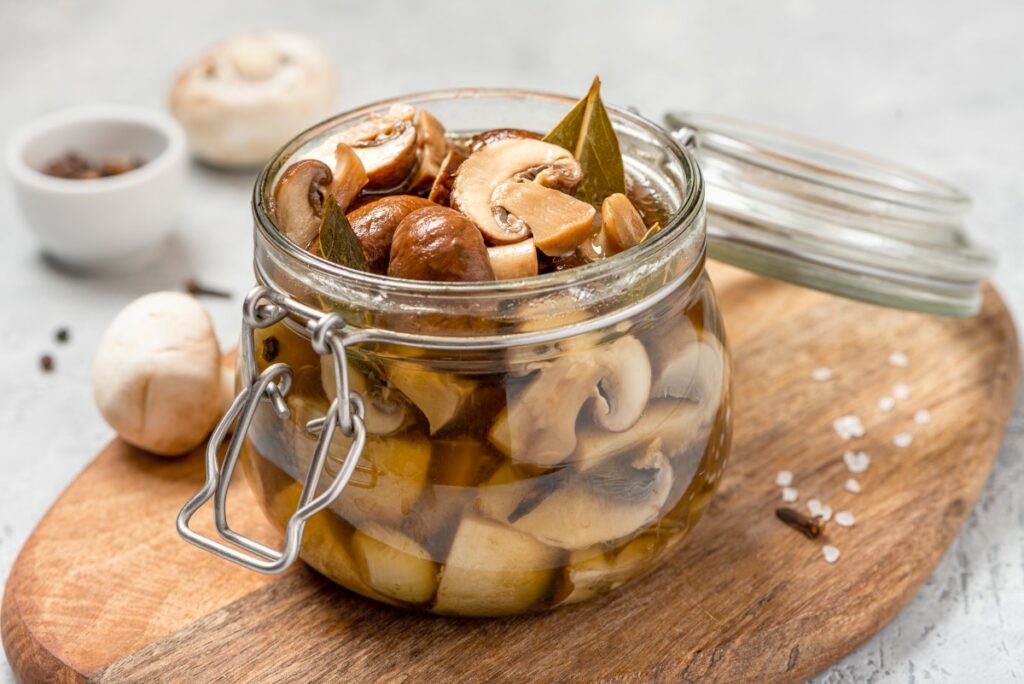 Печериці мариновані в гірчично-медовому маринаді