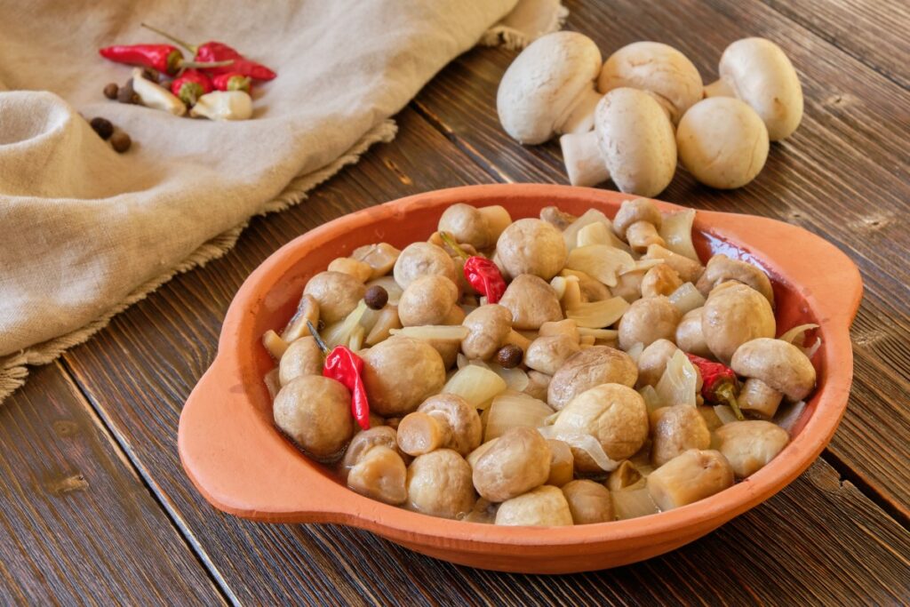 Рецепт маринованих шампіньйонів у вершковому маринаді для мангала