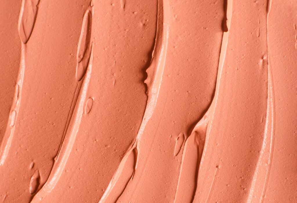 Красная глина для лица: полезные свойства, рецепты домашних масок