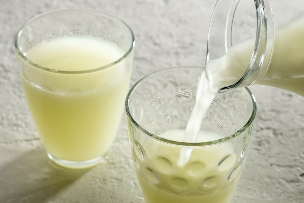 Молочная сыворотка: польза, применение в косметологии