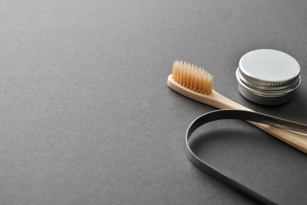 Скребок для язика: навіщо він потрібен, як вибрати і користуватися