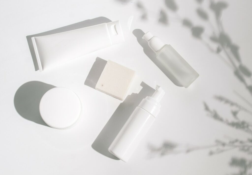 Не до скрипа: как правильно умываться летом без вреда для кожи