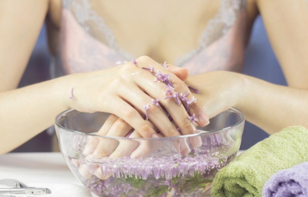 Домашние ванночки для укрепления и роста ногтей — варианты