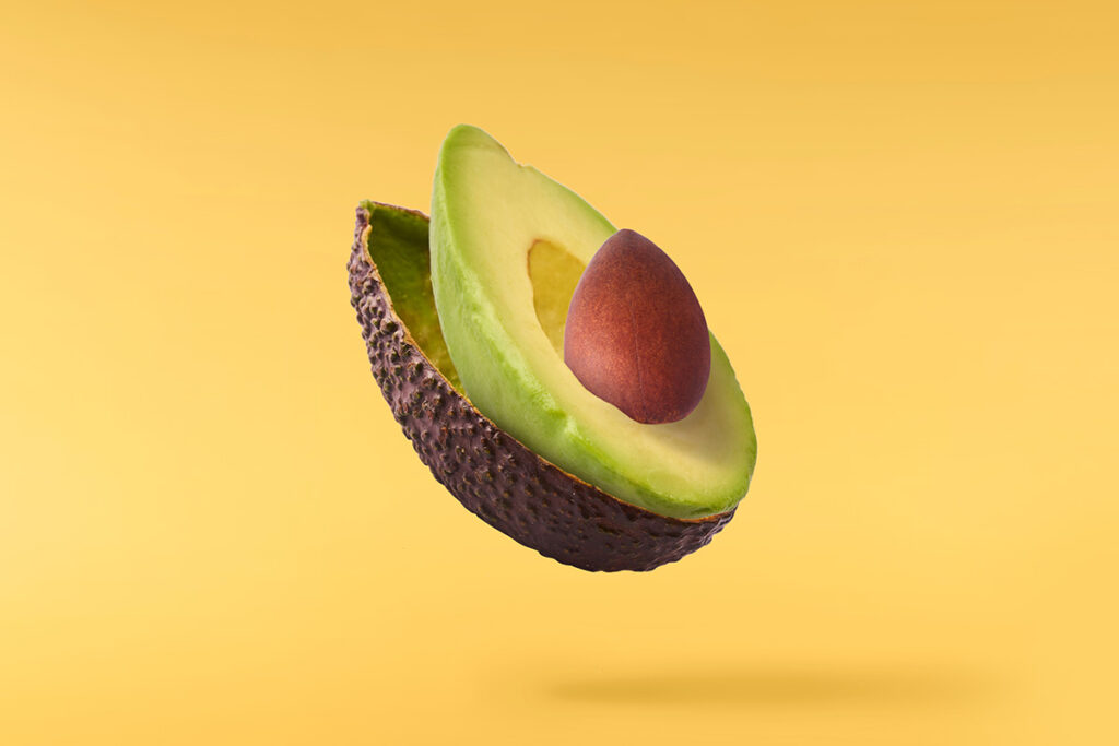 Как дозреть авокадо дома: где хранить, поможет ли банановое соседство