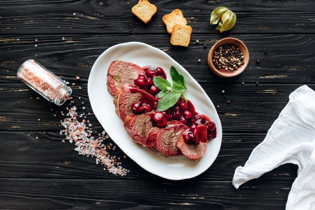 Пікантний вишневий соус до м’яса з часником – рецепт без вина