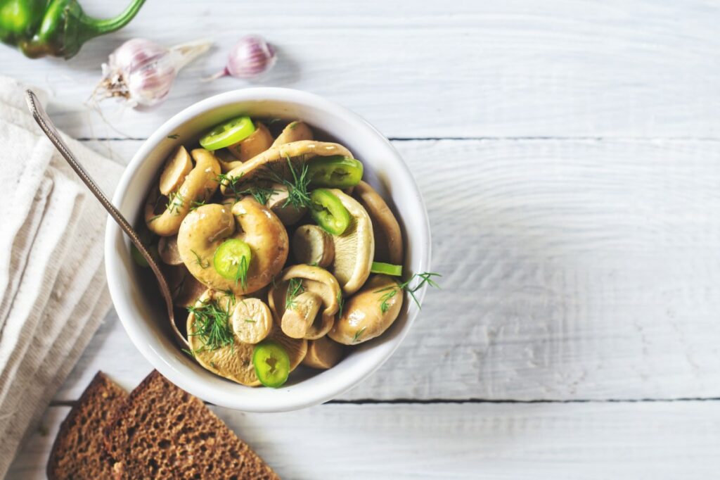 Хрусткі грузді: покроковий рецепт засолювання