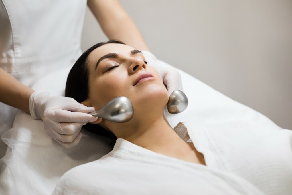 Действенные способы убрать второй подбородок