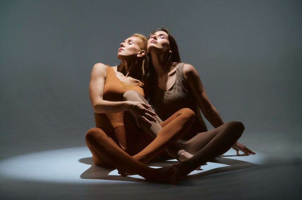 Yoga Chic: бренд одежды для йоги выпустил коллекцию трендовых комбинезонов