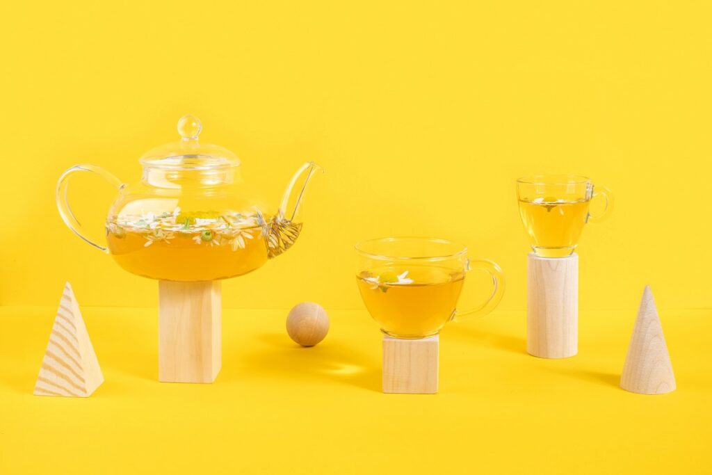 Кому помогут спринцевания ромашкой: польза и вред процедуры