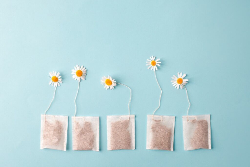 Кому помогут спринцевания ромашкой: польза и вред процедуры