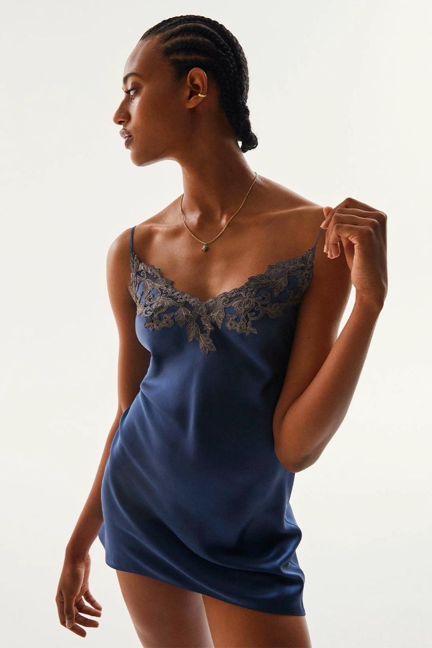 La Perla представив нові колекції спідньої білизни й одягу для сну