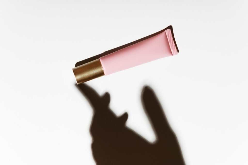 Сухість і висипання на губах: у чому насправді причина