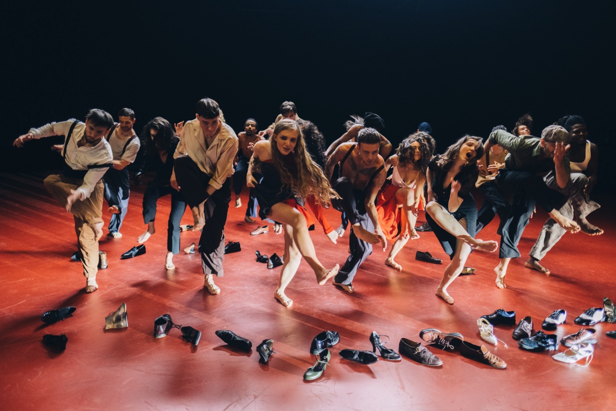 Ода одиночеству и страсти: грязные танцы Макса Барских в новом клипе Tequila Sunrise