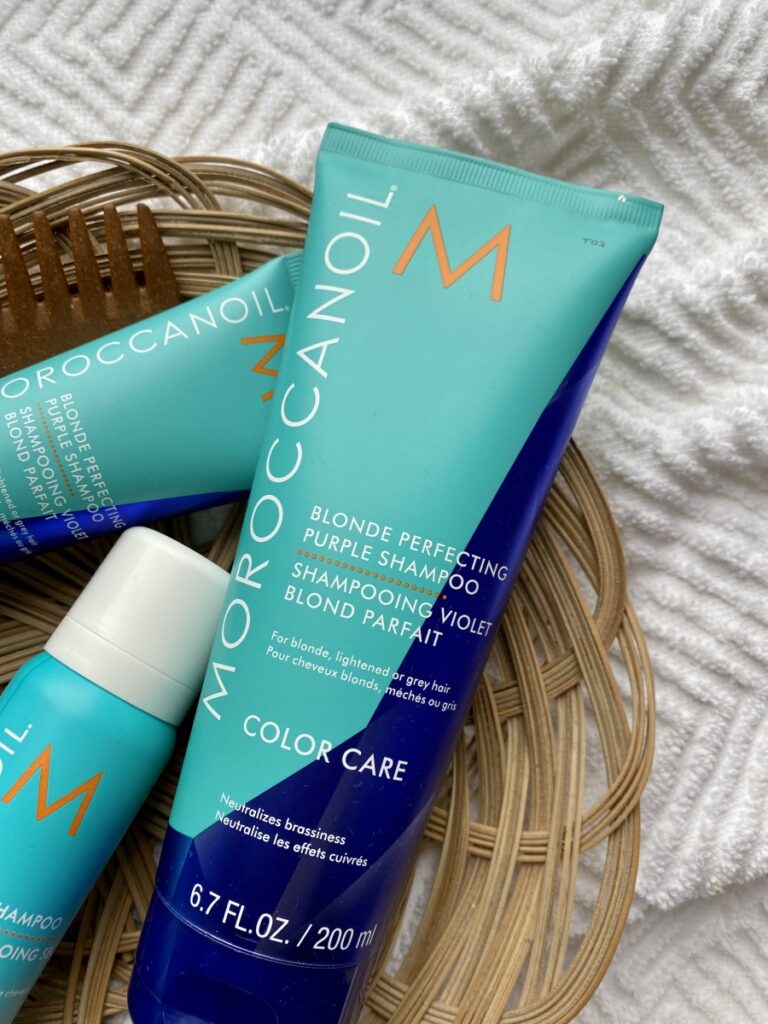 Говорит редакция: фиолетовый шампунь для блондинок Moroccanoil Blonde Perfecting Purple Shampoo